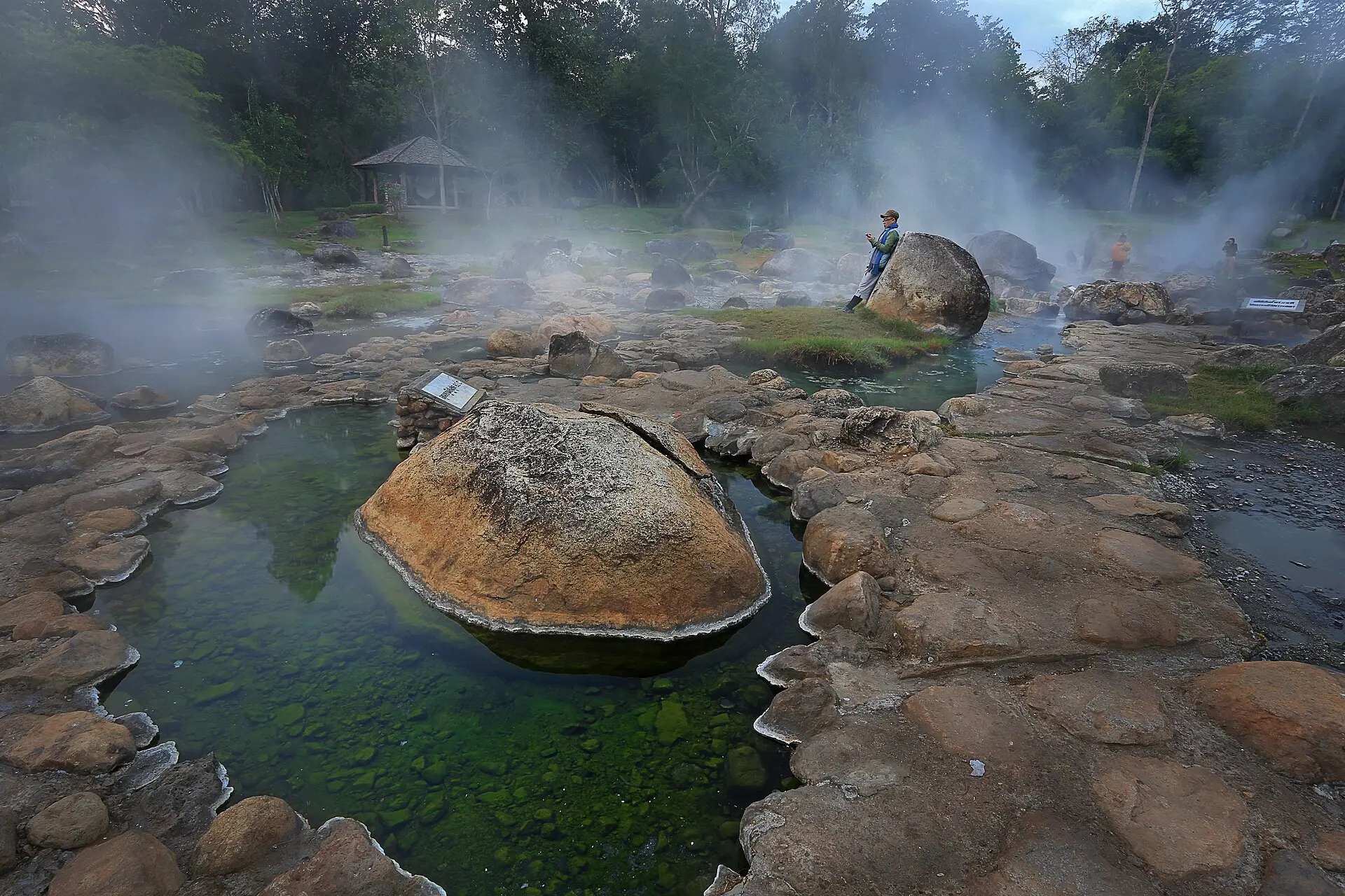 ที่มา: Wikimedia Commons น้ำพุร้อนอุทยานแห่งชาติแจ้ซ้อน จังหวัดลำปาง
